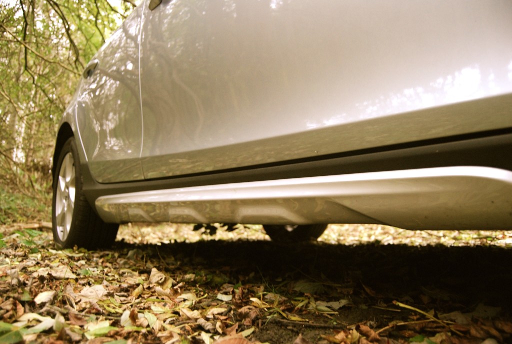 Volvo_V40_Cross_Country_sideskirt