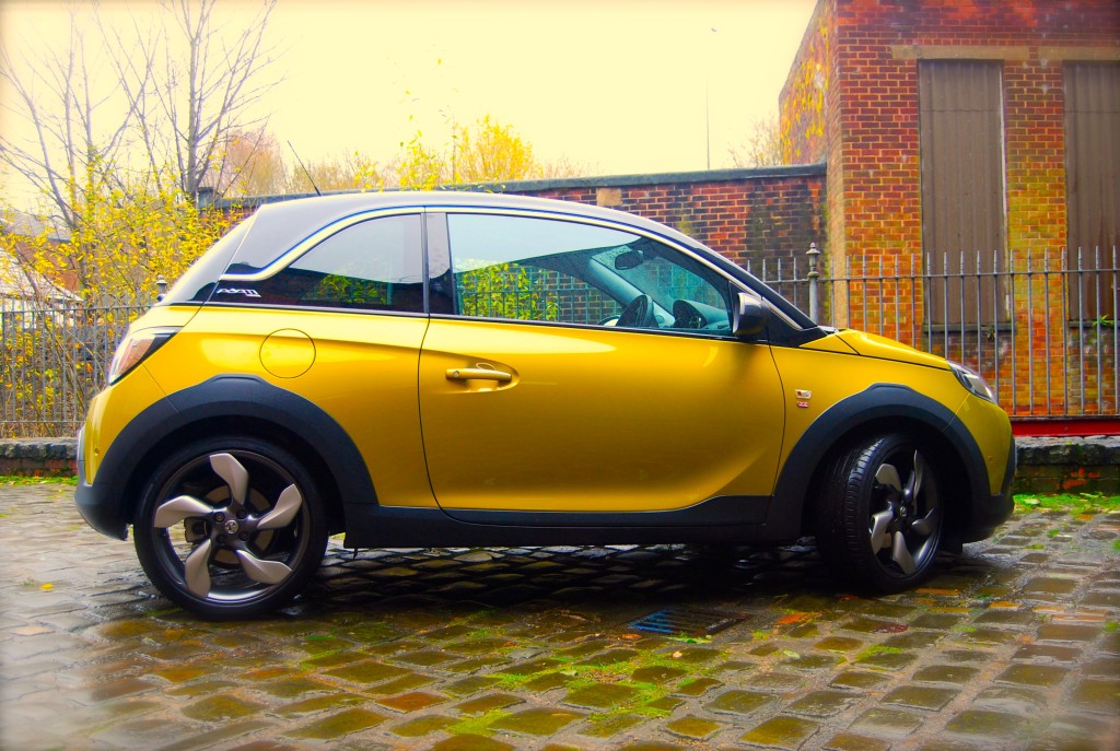 Vauxhall_adam_rocks_air_gold_side