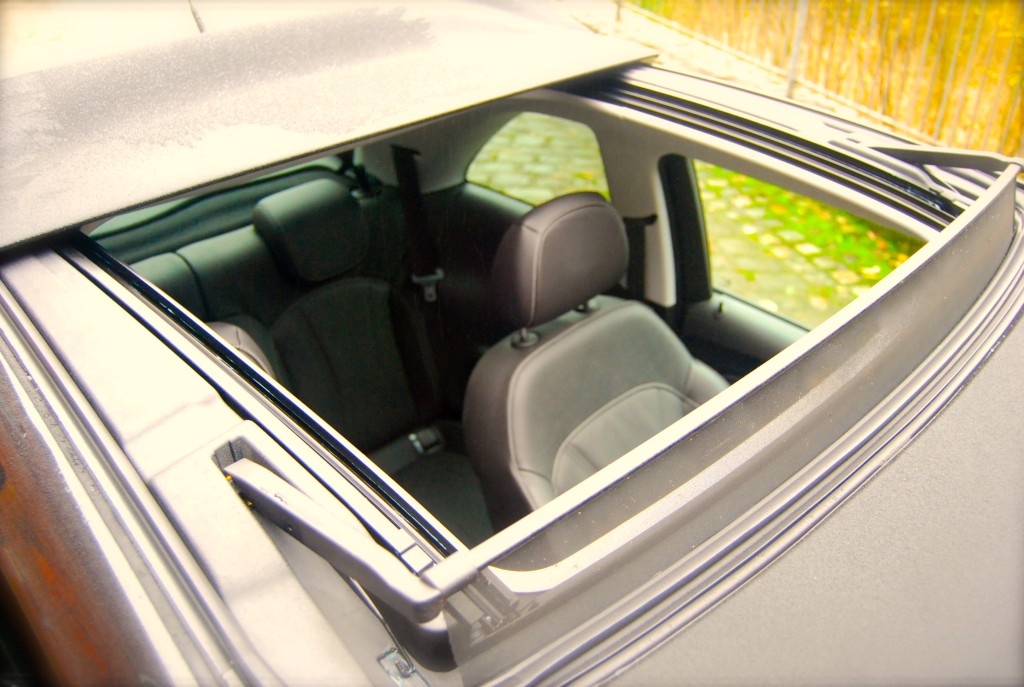 vauxhall_adam_rocks_air_sunroof