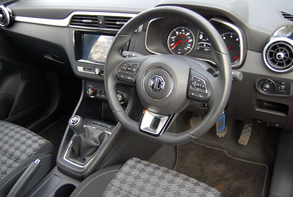 mg zs cabin