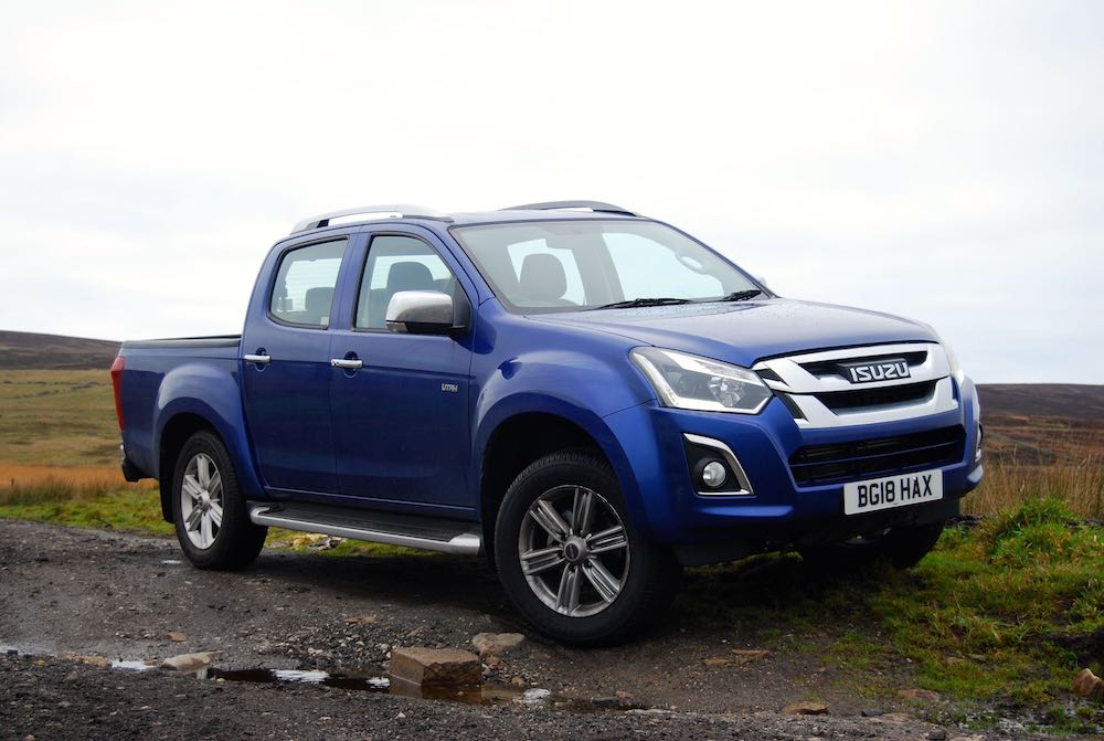 isuzu d-max utah blue front side review roadtest