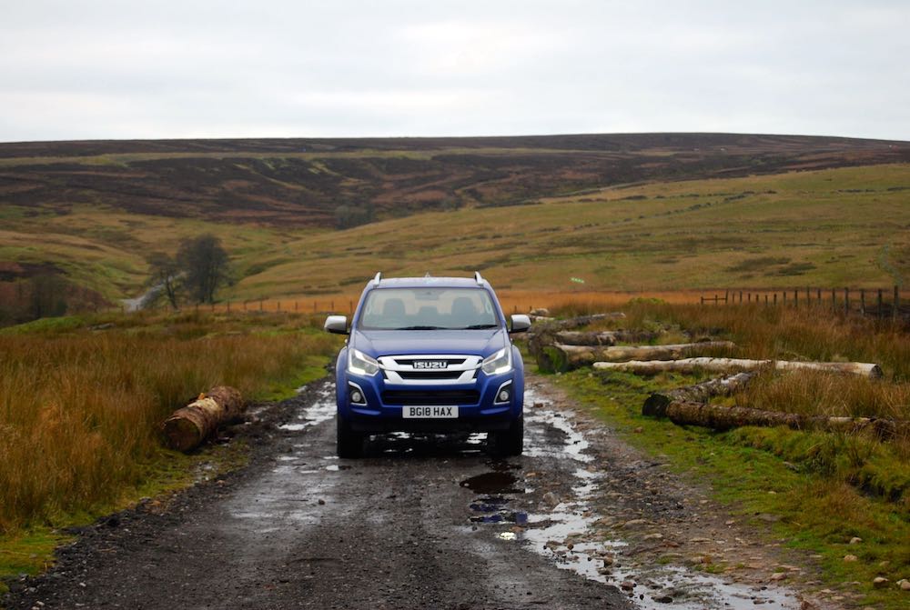 isuzu d-max utah blue green lane off road review roadtest