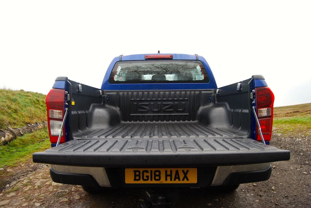 isuzu d-max utah load bed blue review roadtest