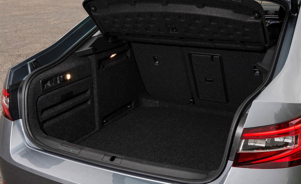 2019 skoda superb hatch boot trunk review roadtest