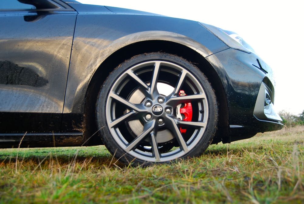 2020 ford focus st 19 inch wheel review roadtest